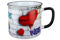Gilde 44309 Keramik Tasse Streetart "Love" Ca. 390ml -Spielwarenladen 44309 1 2